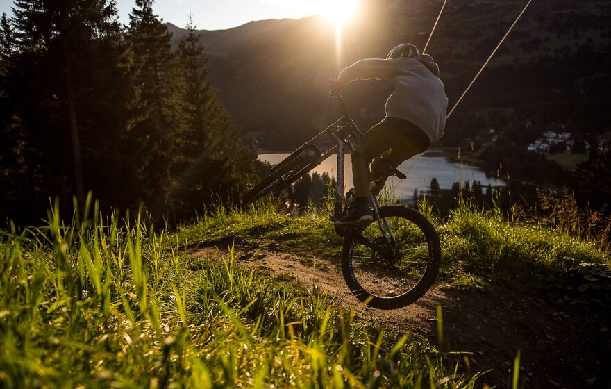 Biken im Herbst im Bike Kingdom Park Lenzerheide | © Nathan Hughes/Ferienregion Lenzerheide